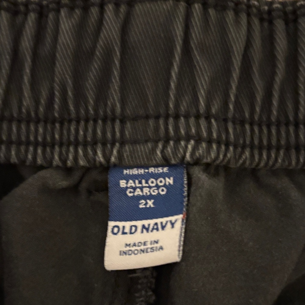 Old Navy Women's Dark Gray Cargo Pants - Picture 2 of 5